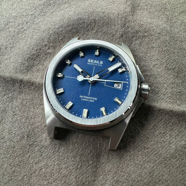 Land // Sea Classic | 3-Hand Automatic Wrist Watch with Date