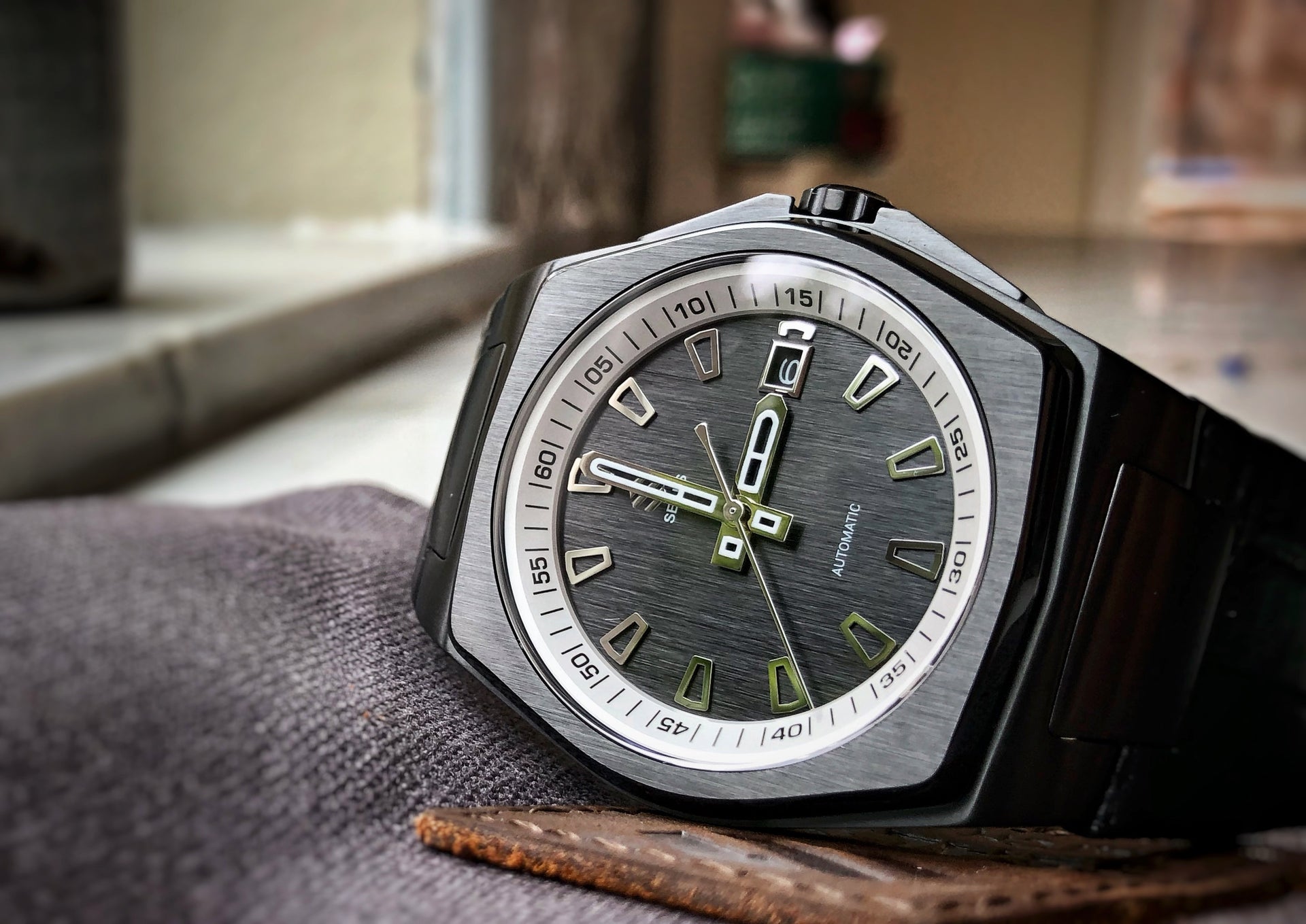 Jet Black With White Dial Ring / Brushed Black Dial on Bracelet - Seals Watch Co