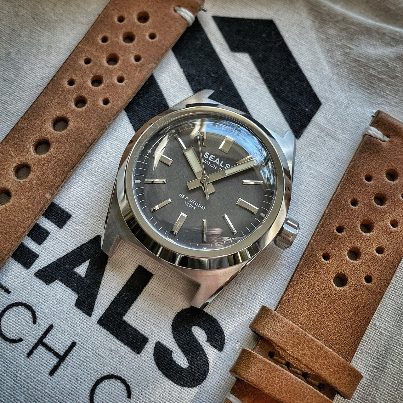 "Sea Storm" Dive Watch - Fixed Bezel - No Date