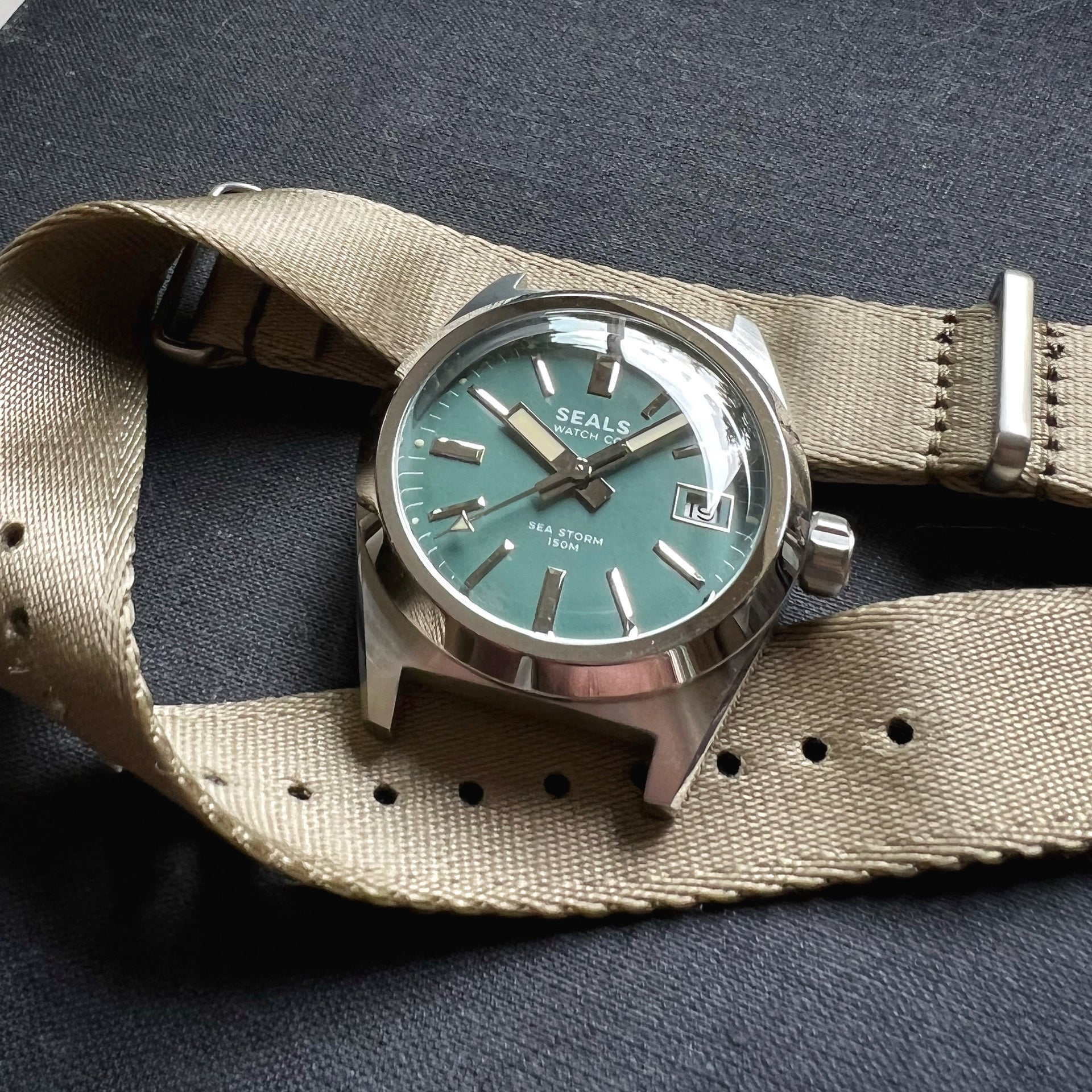 "Sea Storm" Dive Watch - Fixed Bezel - With Date - Seals Watch Co